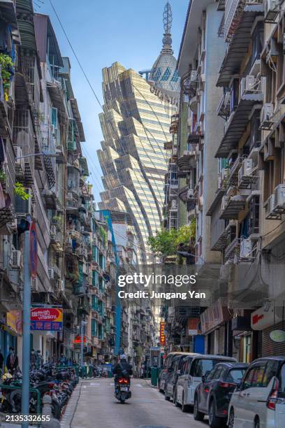 contrast of residential areas and modern buildings in macao - macao fotografías e imágenes de stock