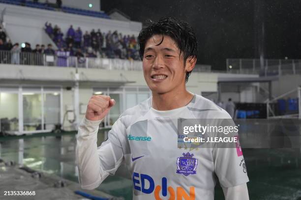 Yuki OHASHI of Sanfrecce Hiroshima celebrate their victory after the J.LEAGUE MEIJI YASUDA J1 6th Sec. Match between FC Machida Zelvia and Sanfrecce...