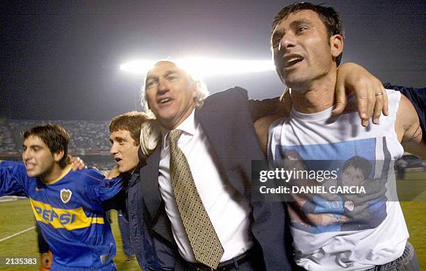 Franco Cangele , Guillermo Barros Schelotto , the coach Carlos Bianchi and the goalkeeper Roberto Abondanzieri of Boca Juniors of Argentina celebrate...