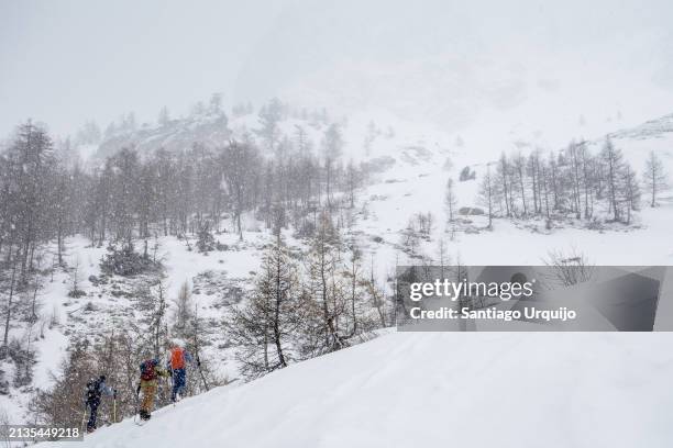 men ski touring under the snow in the italian alps - scialpinismo foto e immagini stock