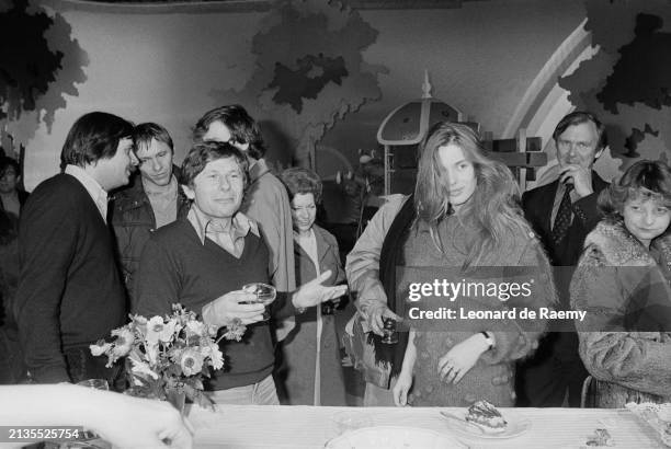 Fête d’anniversaire surprise organisée par Roman Polanski avec toute l’équipe, pour fêter les 18 ans de l’actrice allemande Nastassja Kinski, le 23...