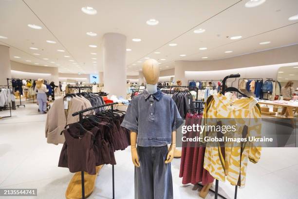 830 Zara Global Stock Photos, High-Res Pictures, and Images - Getty Images