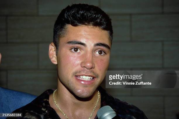 Mexican-American boxer Oscar De La Hoya is interviewed as he attends a boxing program at the Great Western Forum in Inglewood, California, 24th...