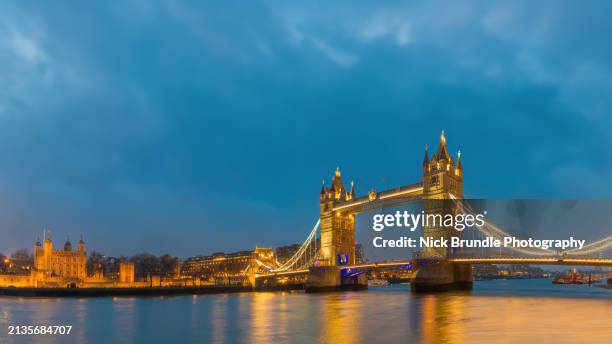 tower bridge, london, england. - london bridge night stock pictures, royalty-free photos & images