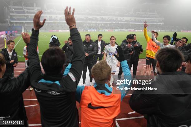 Players and staffs of Sanfrecce Hiroshima celebrate the win after the J.LEAGUE MEIJI YASUDA J1 6th Sec. Match between FC Machida Zelvia and Sanfrecce...