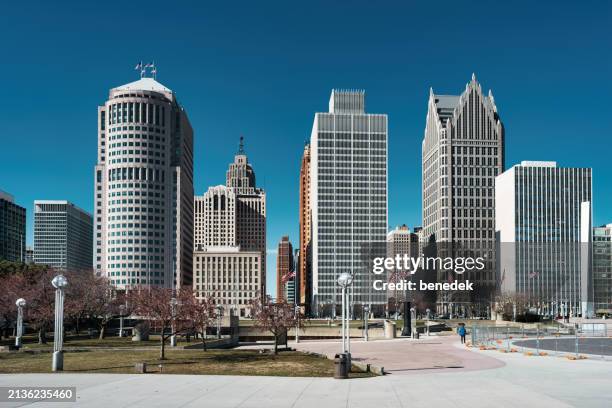 downtown detroit skyline michigan usa - detroit michigan stock pictures, royalty-free photos & images