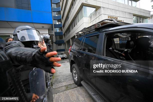Military and police officers deploy a security operation during the exit of former Ecuadorian vice president Jorge Glas from the Flagrancy Unit of...