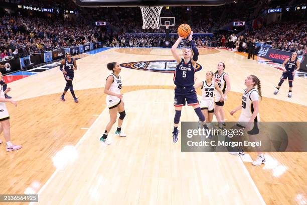 Paige Bueckers of the UConn Huskies shoots the ball during the game against the Iowa Hawkeyes during the NCAA Women's Basketball Tournament Final...