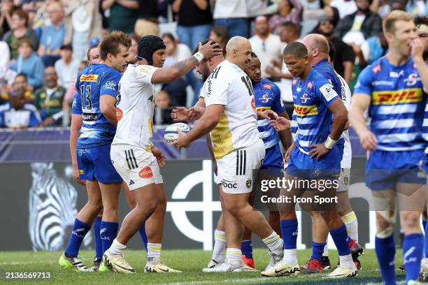 La Rochelle players celebrate the try by Joel Sclavi of La Rochelle during the Investec Champions Cup match between Stormers and La Rochelle at Cape...