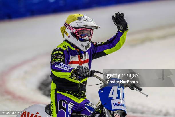 Paul Cooper of Great Britain is celebrating his second-place finish in his final heat of the evening at the Roelof Thijs Bokaal at Ice Rink Thialf in...