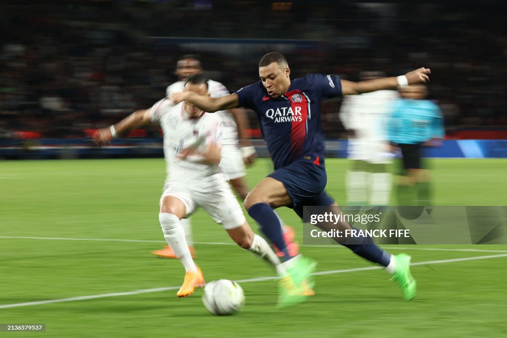 TOPSHOT-FBL-FRA-LIGUE1-PSG-CLERMONT