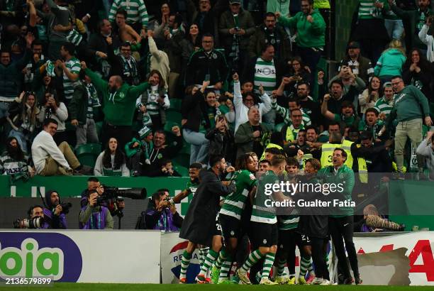 Geny Catamo of Sporting CP celebrates with teammates after scoring a goal during the Liga Portugal Betclic match between Sporting CP and SL Benfica...