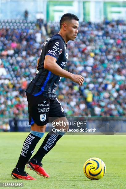 Pablo Barrera of Queretaro controls the ball during the 14th round match between Leon and Queretaro as part of the Torneo Clausura 2024 Liga MX at...
