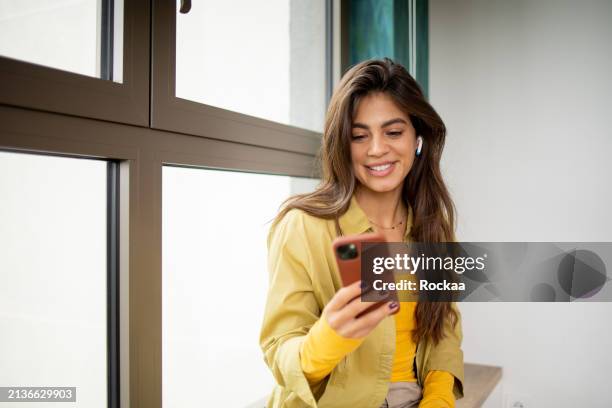 woman is using a smartphone - zoom date stock pictures, royalty-free photos & images