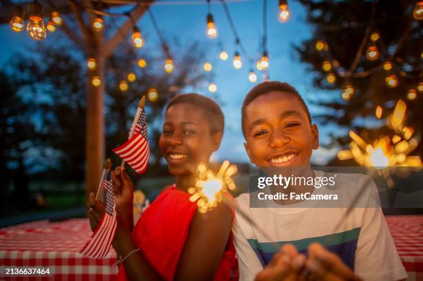 4th of july celebrations - sparklers 4th of july stock pictures, royalty-free photos & images