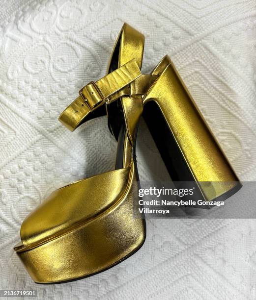 gold-colored high heeled shoes - gold shoe stock pictures, royalty-free photos & images