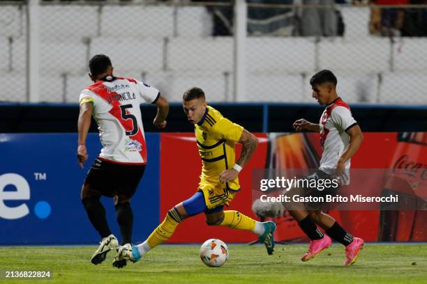 Daniel Mancilla of Nacional Potosi and Andres Torrico of Nacional Potosi challenge Norberto Briasco of Boca Juniors during the Copa CONMEBOL...