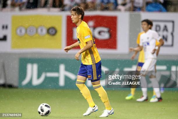 Ko Itakura of Vegalta Sendai in action during the J.League J1 match between Sagan Tosu and Vegalta Sendai at Best Amenity Stadium on July 22, 2018 in...