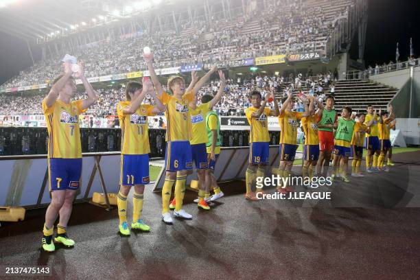 Vegalta Sendai players applaud fans after the team's 1-0 victory in the J.League J1 match between Sagan Tosu and Vegalta Sendai at Best Amenity...