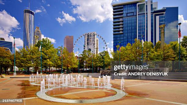 atlanta georgia downtown city and park - atlanta imagens e fotografias de stock