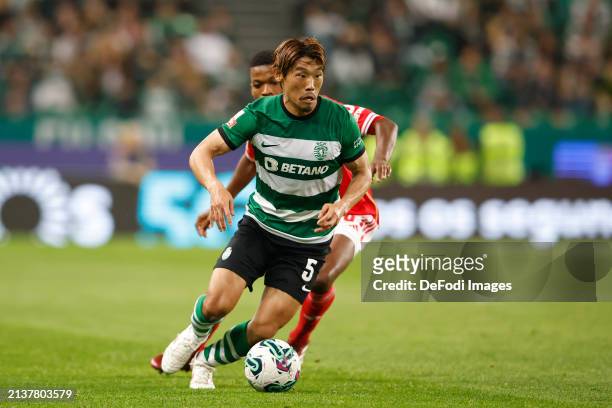 Hidemasa Morita of Sporting CP, Florentino of SL Benfica battle for the ball during the Liga Portugal Bwin match between Sporting CP and SL Benfica...