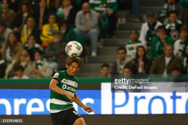 Hidemasa Morita of Sporting CP controls the ball during the Liga Portugal Bwin match between Sporting CP and SL Benfica at Estadio Jose Alvalade on...