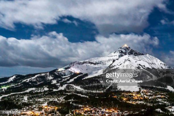big sky and lone peak at night - stämningsfull himmel bildbanksfoton och bilder