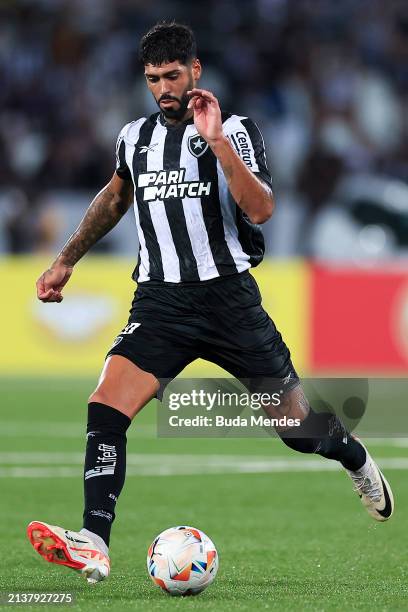 Alexander Barboza of Botafogo runs with the ball during the Copa CONMEBOL Libertadores 2024 group D match between Botafogo and Junior at Estadio...