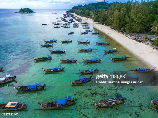 scenic view longtail boats moored on the beach during sunrise in koh lipe in thailand - ko lipe stock pictures, royalty-free photos & images
