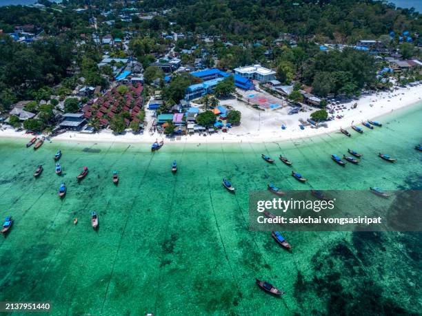 scenic view longtail boats moored on the beach during sunrise in koh lipe in thailand - ko lipe stock pictures, royalty-free photos & images