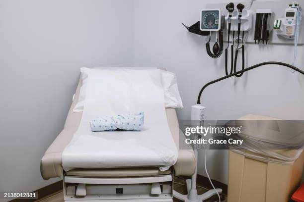 examination table in doctor's office - abortion concept stock pictures, royalty-free photos & images