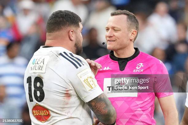 Referee Matthew Carley and Joel Sclavi of La Rochelle after the Investec Champions Cup match between Stormers and La Rochelle at Cape Town Stadium on...