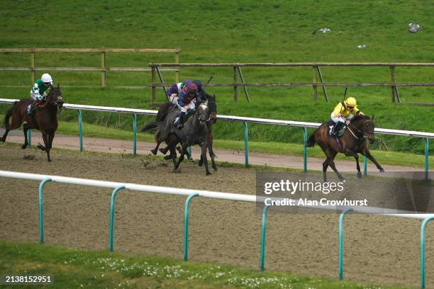 Hollie Doyle riding Sattwaa lead all the way to win The Free Digital Racecard At raceday-ready.com Fillies' Handicap at Lingfield Park Racecourse on...