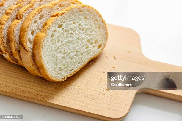 sliced loaf of bread - pan blanco fotografías e imágenes de stock