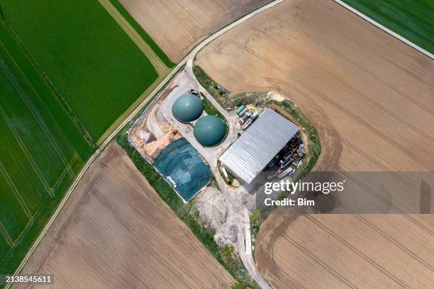 biogas- und solaranlage - biogas stock-fotos und bilder