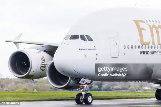 emirates airlines airbus a380-800 close up - airbus a380 stock pictures, royalty-free photos & images