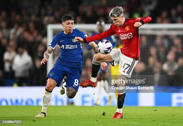 Alejandro Garnacho of Manchester United controls the ball whilst under pressure from Enzo Fernandez of Chelsea during the Premier League match...