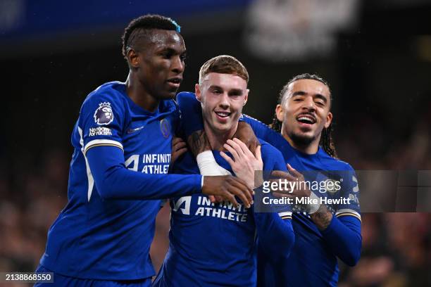 Cole Palmer of Chelsea celebrates scoring his team's second goal from a penalty kick with teammates Nicolas Jackson and Malo Gusto during the Premier...