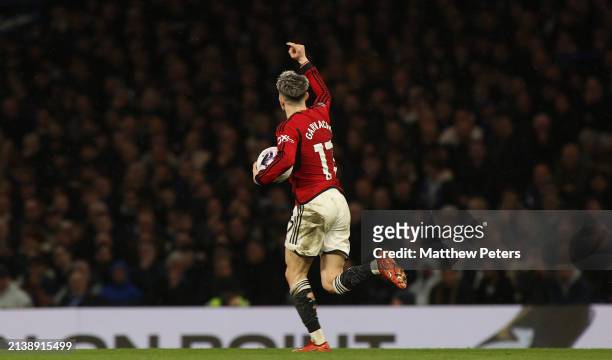 Alejandro Garnacho of Manchester United celebrates scoring their first goal during the Premier League match between Chelsea FC and Manchester United...