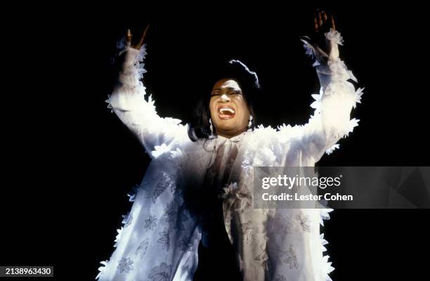 American R&B singer Patti LaBelle sings during a concert in Los Angeles, California, circa 1990.