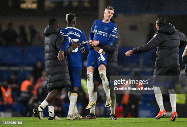 Cole Palmer of Chelsea celebrates victory with teammates after the Premier League match between Chelsea FC and Manchester United at Stamford Bridge...