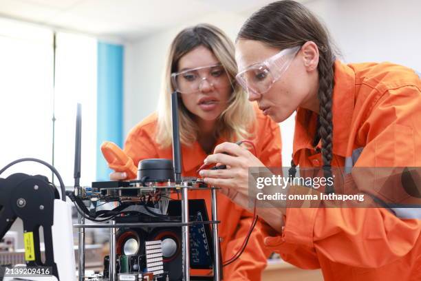 Mechatronics Assistant Mechatronic Engineer Photos and Premium High Res Pictures - Getty Images