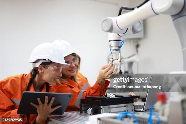Mechatronics Assistant Mechatronic Engineer Photos and Premium High Res Pictures - Getty Images