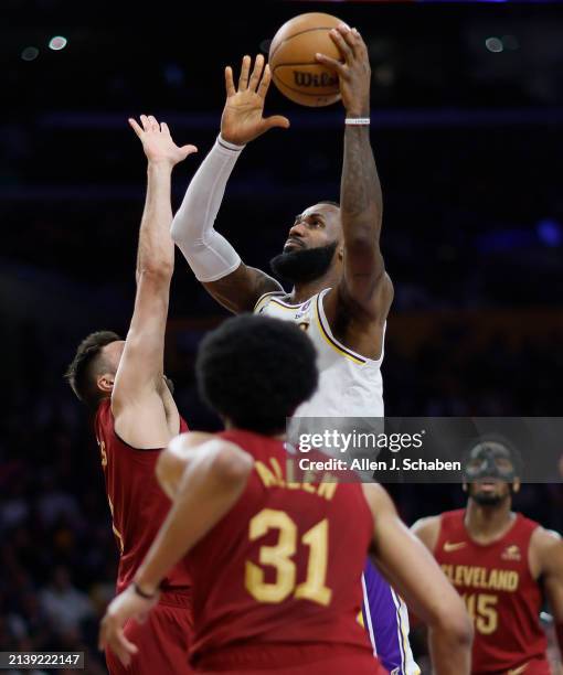 Los Angeles, CA Lakers forward LeBron James, #23, center, goes to the basket for a shot as Cavaliers shooting guard Max Strus, left, and Cavaliers...