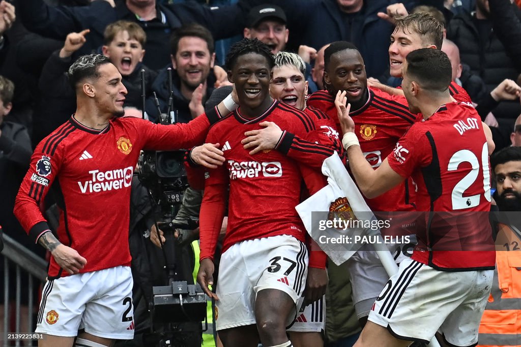 TOPSHOT-FBL-ENG-PR-MAN UTD-LIVERPOOL
