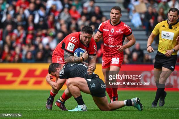 Cyril BAILLE of Stade Toulousain and Henry CHAVANCY of Racing 92 during the Investec Champions Cup match between Toulouse and Racing 92 at Stade...