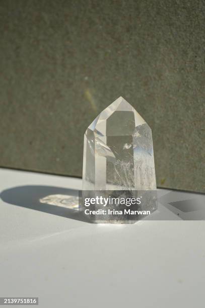 clear quartz crystal - quartz stock pictures, royalty-free photos & images