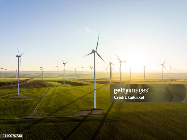 aerial view of wind turbines - énergie éolienne photos et images de collection