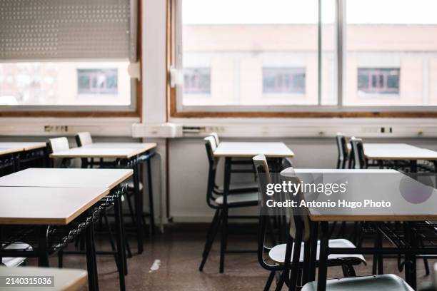 interior of an empty classroom - tuition stock pictures, royalty-free photos & images