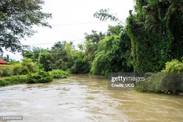 Cambodia, Kampong Phluk, swollen river.